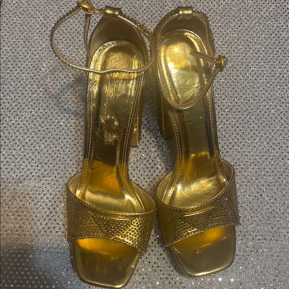 Elegant Gold Women's Heels - Picture 6 of 6